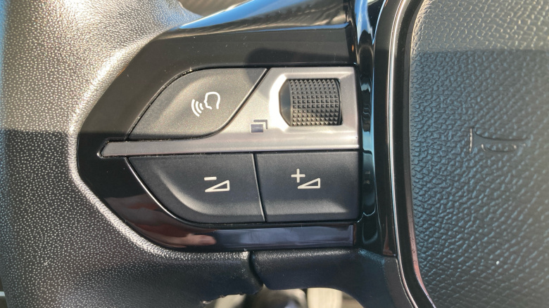 Peugeot 208 1.2 PureTech 100 Allure Premium 5dr Petrol Hatchback